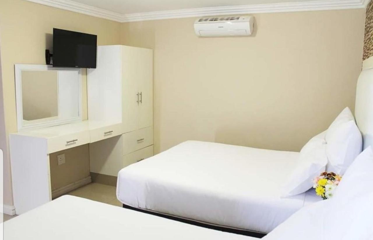 Bayside Hotel Pinetown New Germany Екстериор снимка